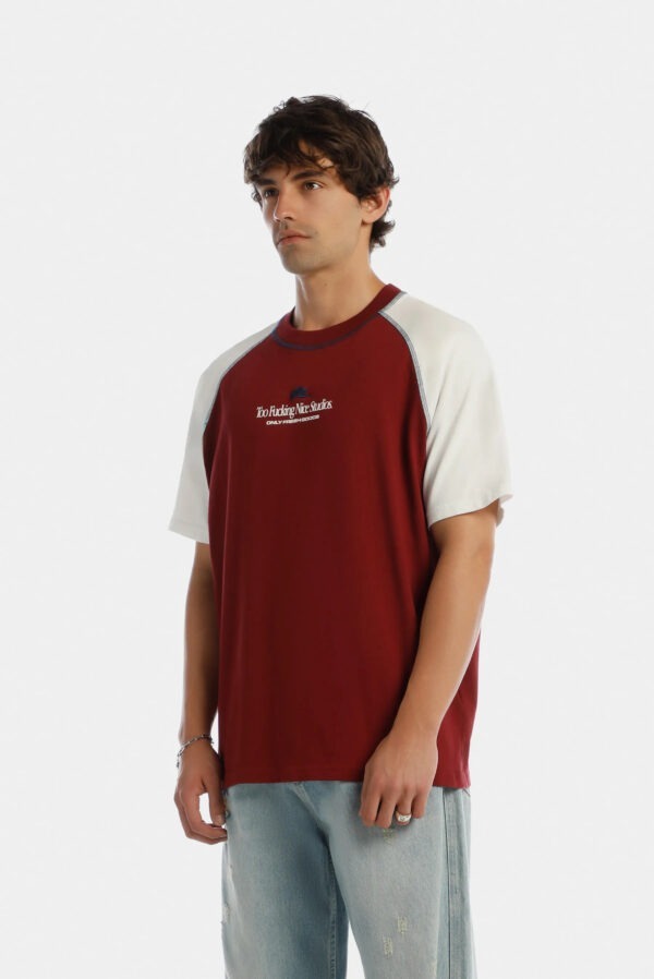 Camiseta oversize beisbolera texto