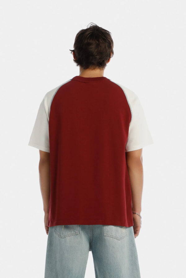 Camiseta oversize beisbolera texto
